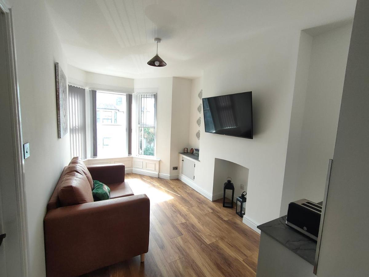 Lovely Refurbished Apartments, Morecambe Promenade エクステリア 写真